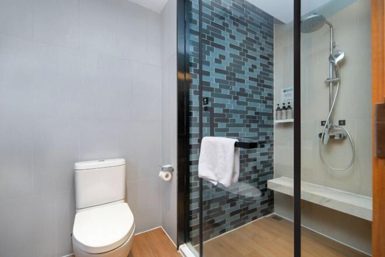 Bathroom 3, Tongbo Mountain International Hotel, Shangrao