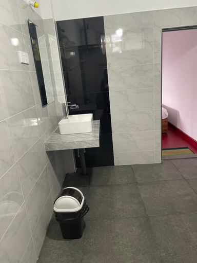 Bathroom 2, Ella chanidu Inn, Ella