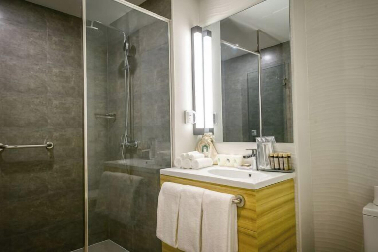 Bathroom 4, Campanile, Xuzhou