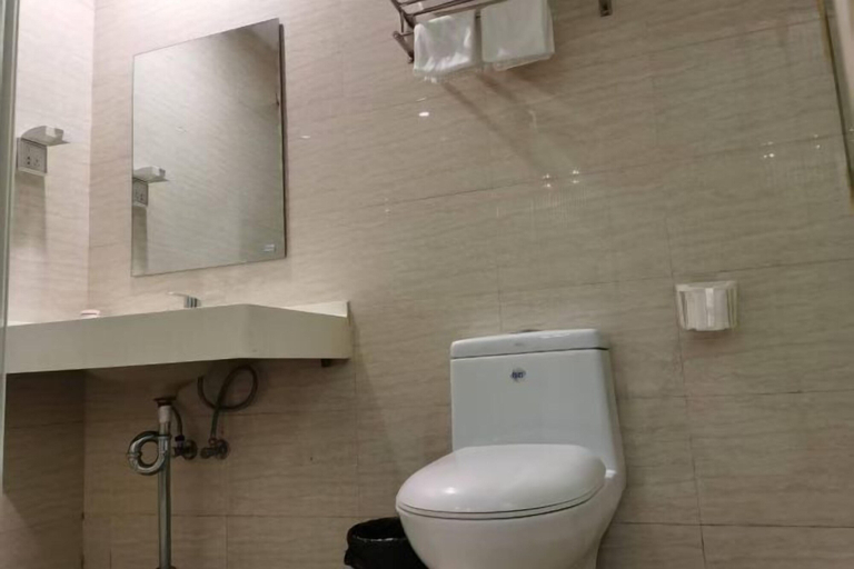 Bathroom 4, Dishuiwan Fashion Hotel, Shanghai