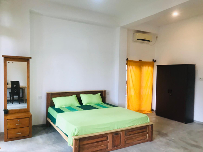 Bedroom 2, The salty surfers, Weligama