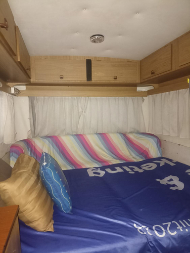 Bedroom 2, Caravan & Smart, Rat Burana