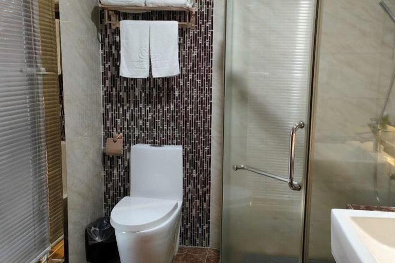 Bathroom 4, Chayun Hotel, Meizhou
