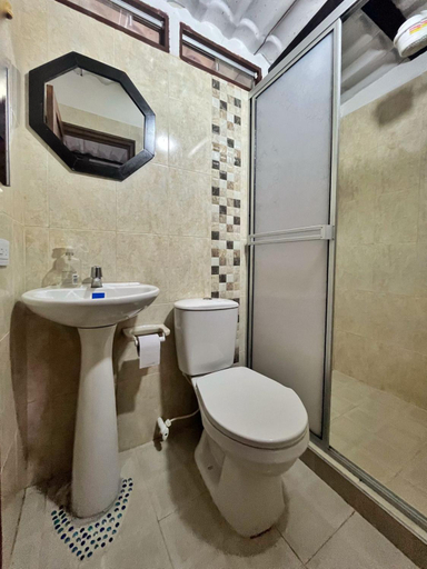 Bathroom 3, Waka Maru, Isnos