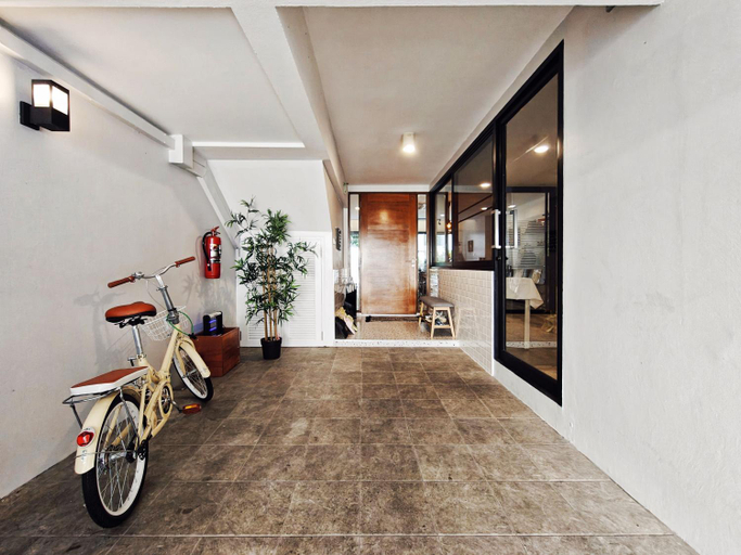 Exterior view 2, 4BR Modern Art Villa with Free Wi-Fi Netflix Vinyl, Wattana