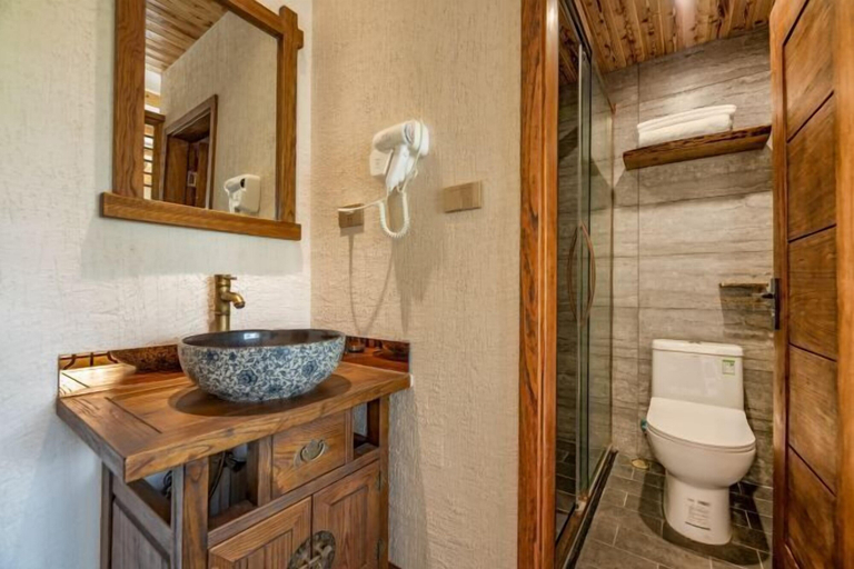 Bathroom 3, Yangshuo Riverside Shutong Inn (Impression Liusanjie Shop), Guilin