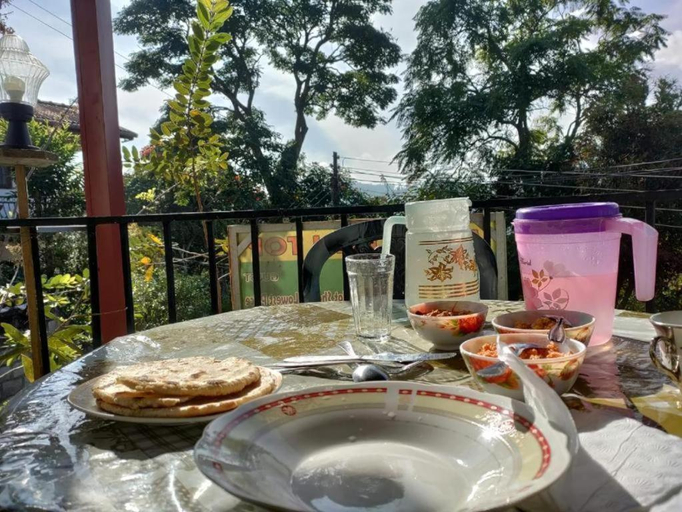 Food & Drinks 5, Mountain Top Guest, Bandarawela
