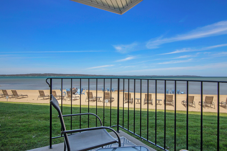 Interior 5, Walkout Beachfront Condo: Pointes North Resort 106, Grand Traverse
