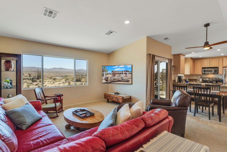 Interior 1, Oasis, San Bernardino