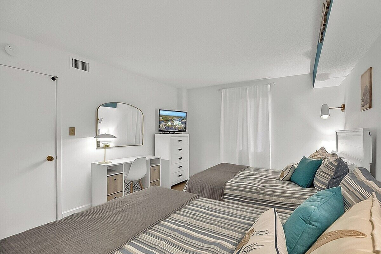 Interior 2, Verandas 407, Horry