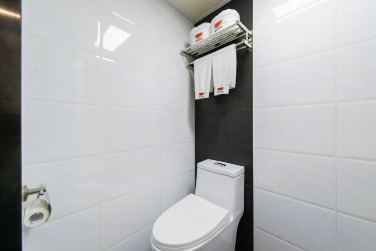 Bathroom 4, Watermelon Hotel (Dalian Zhongshan Square Railway Station Store), Dalian