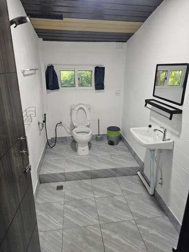 Bathroom 2, Baan Nok Koh Chang, Koh Chang