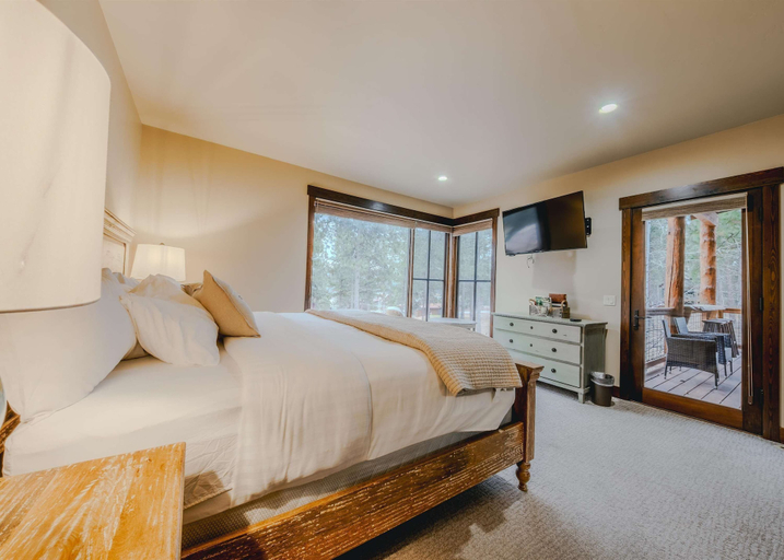 Room 2, Wilderness Club Manor For 20, Lincoln