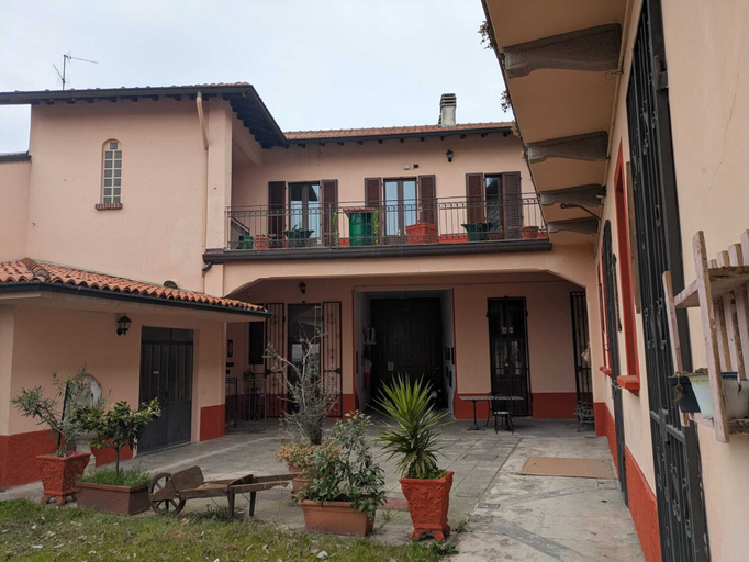 Exterior, CORTE MENEGHINA -SHORT STAYS, Milano