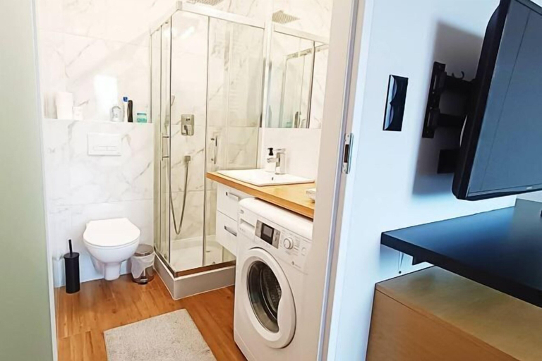 Bathroom, Nowolipki Studio, City Center Skyline View, WarsawStay, Warsaw