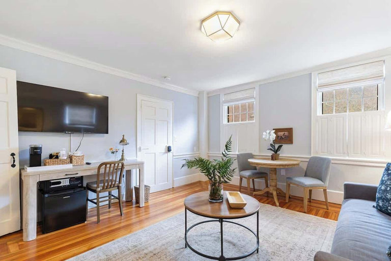 Interior 2, Regatta Suite at The Royce Refined Newport Charm, Newport