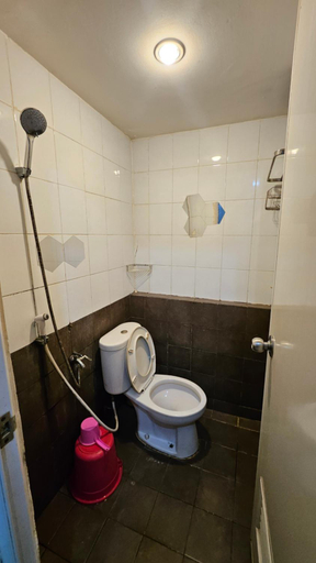 Bathroom, Kayla Rooms, Jakarta Pusat