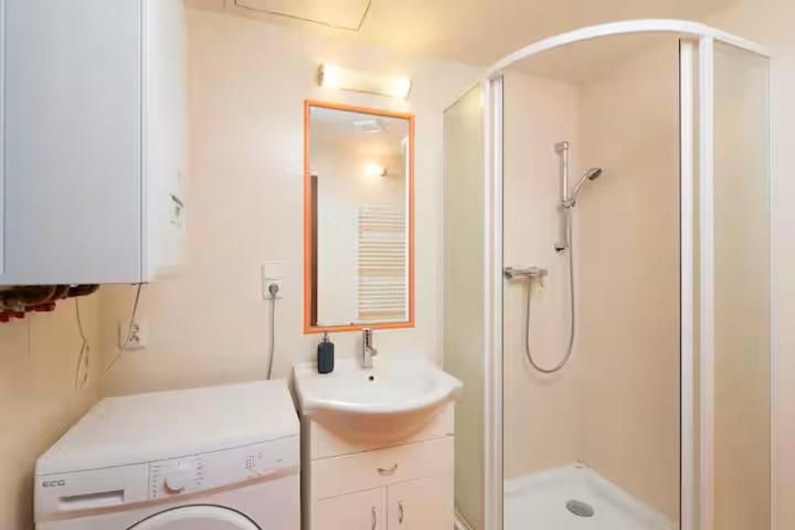 Bathroom 2, LuxePair Suites Near Prague Castle, Praha 6