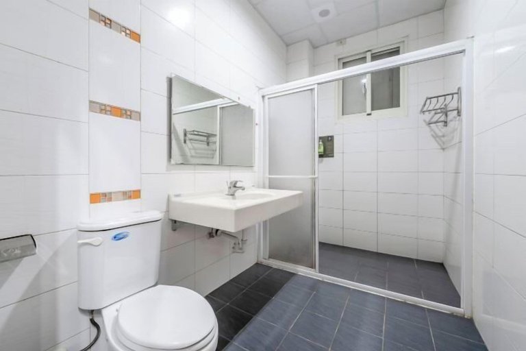 Bathroom 4, Sun Moon Tong Dance, Nantou