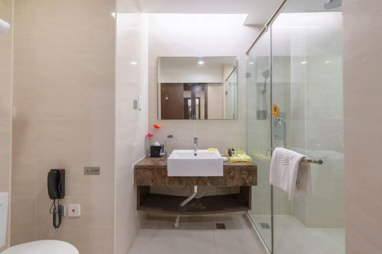 Bathroom 4, Huanghe Guesthouse, Kaifeng