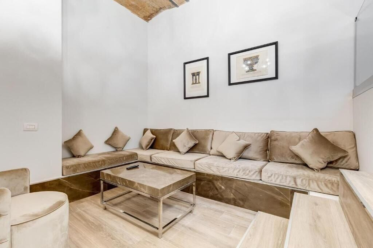 Others 5, Spanish Queen Apartment, Roma