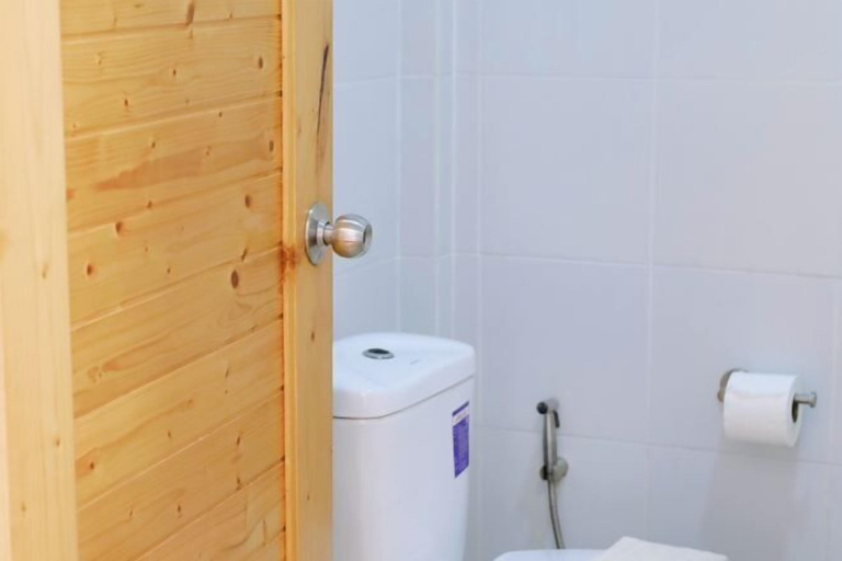 Bathroom 5, Intha Resort, Pak Tho