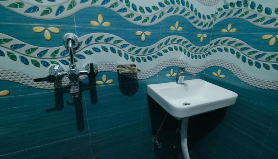 Bathroom 2, Shree Krishna Niwas Deoghar, Deoghar