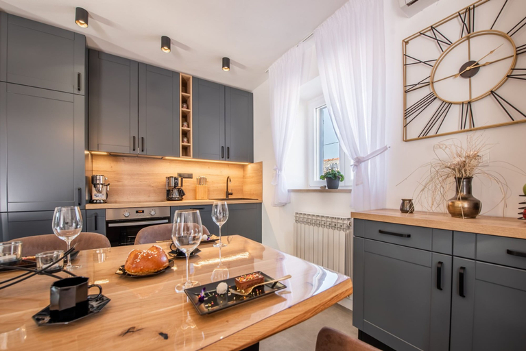Room 4, Luxury Villa Carlin With Heated Pool, Novigrad