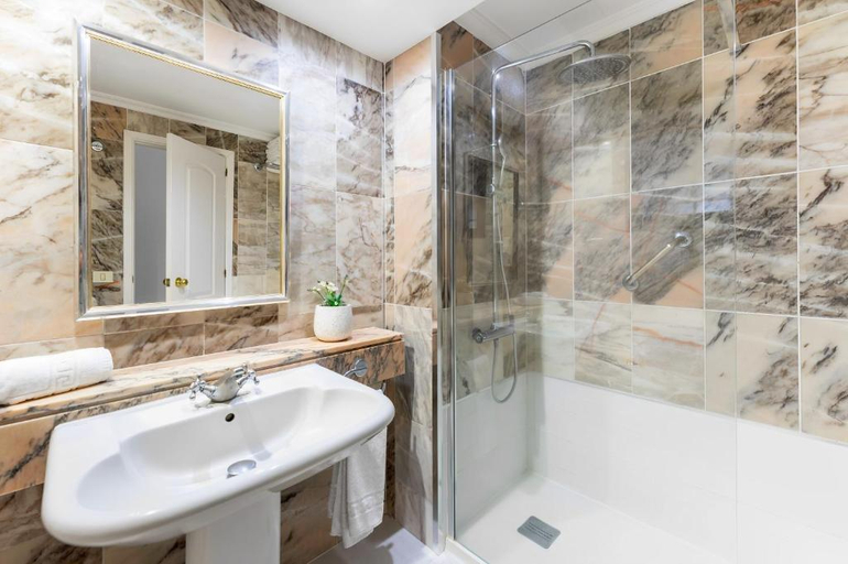 Bathroom 3, Ona Hollywood Mirage, Santa Cruz de Tenerife