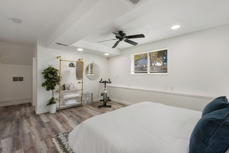Interior 3, Location, Space, & Serenity Perfect Group Getaway!, Snohomish