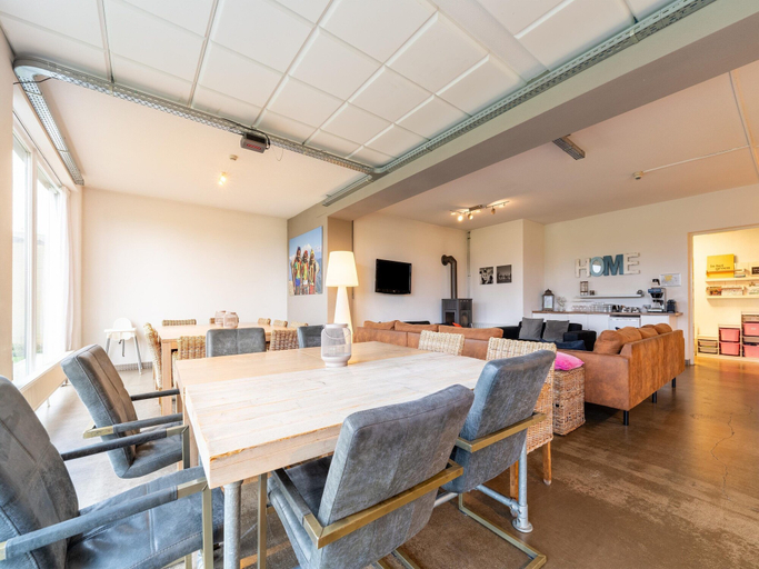 Dining 2, Spacious Group Stay in Teuge With Garden, Voorst