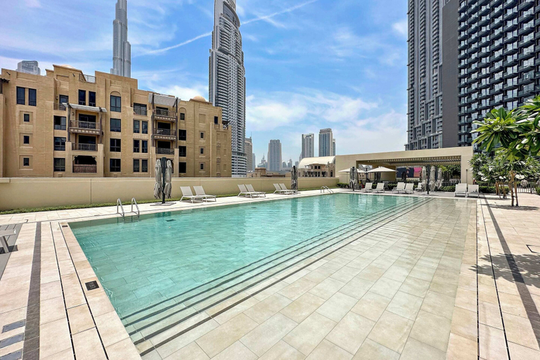 Pool 4, Celestial & Curated 1BR @ Downtown Dubai, Dubai