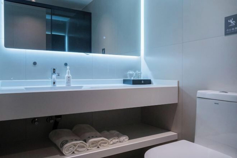 Bathroom 4, Zhongfa Hotel, Yueyang