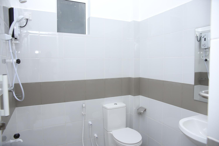 Bathroom, Amadel Negombo, Katana