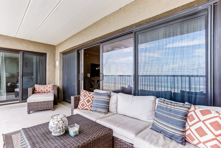 Interior 3, 6th Floor, Updated and Beautiful! Oceanfront Condo With Balcony, Fishing Pier, Nassau