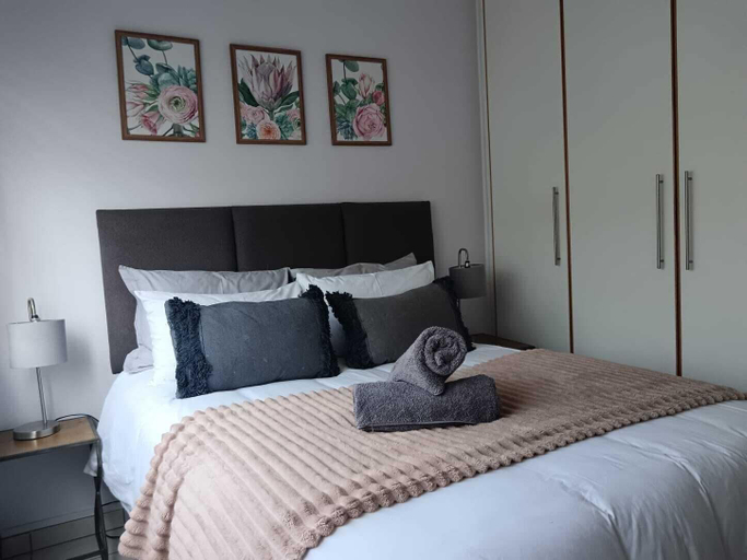 Room 2, 12 Saddleback Village, Uthungulu