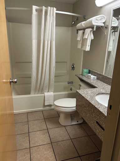 Bathroom 5, Park Inn, Chittenden