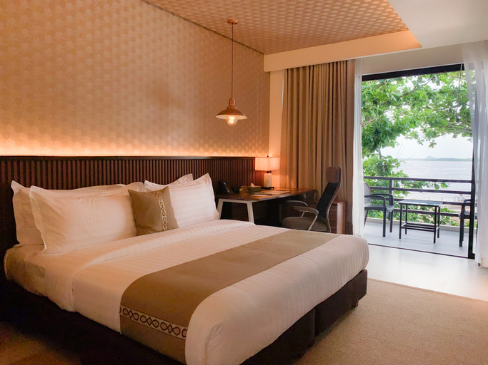 Others 3, The Tropics at MacArthur Park Resort and Convention Center, Palo