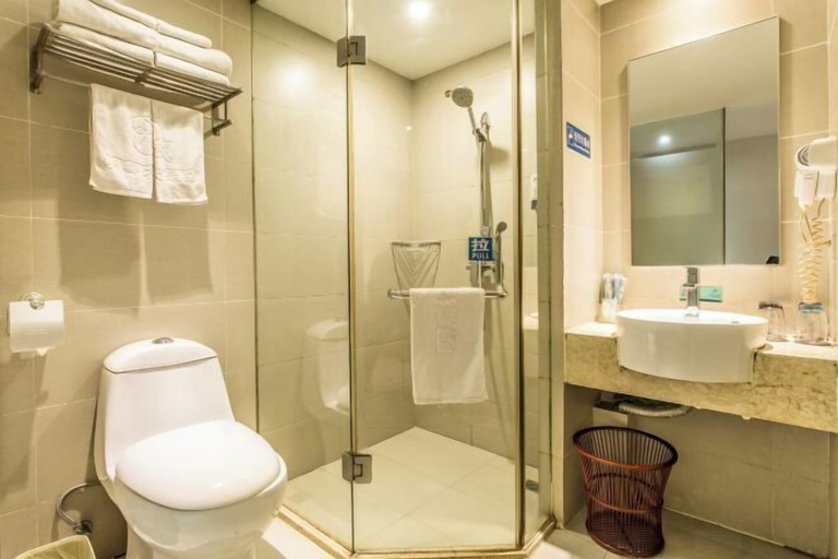 Bathroom, Mingdu Hotel, Chongzuo