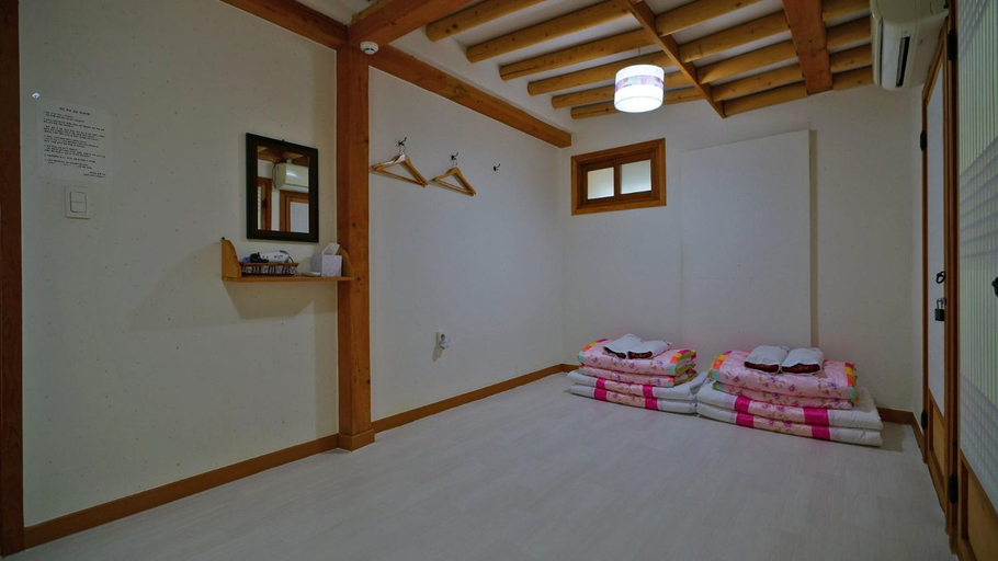 Others 4, Jeonju Hanok On You, Jeonju