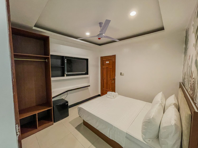 4, The Town - By Namal, El Nido