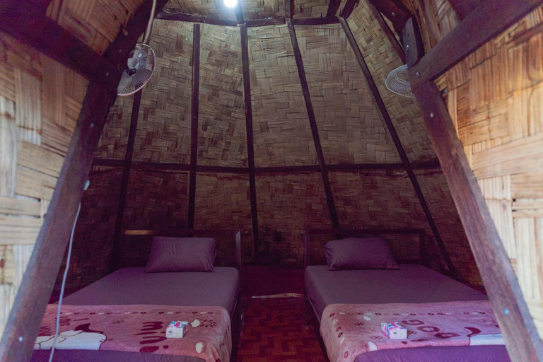 Bedroom 4, The Last Resort, Khong