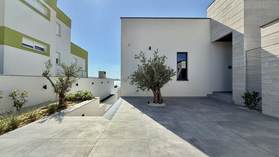 Room 3, Lux Villa Serene With Heated Pool, Jasenice