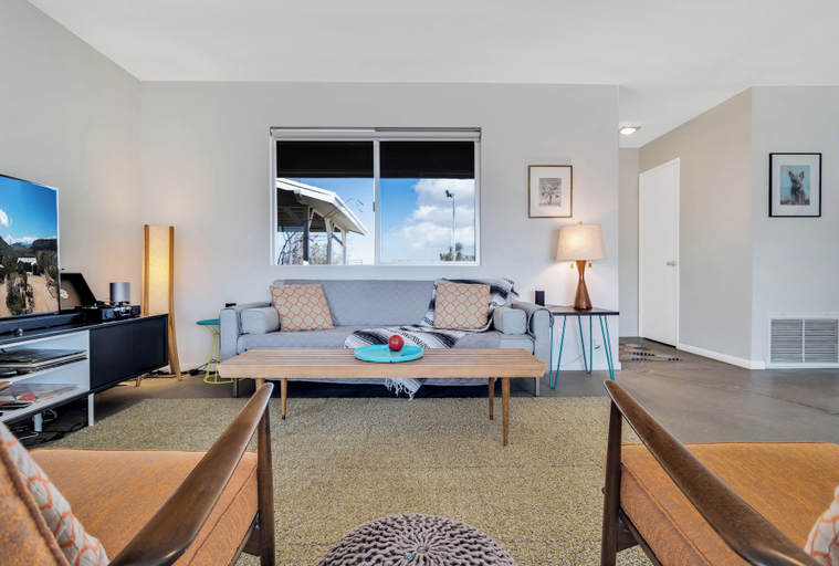 Interior 5, Scandia, San Bernardino
