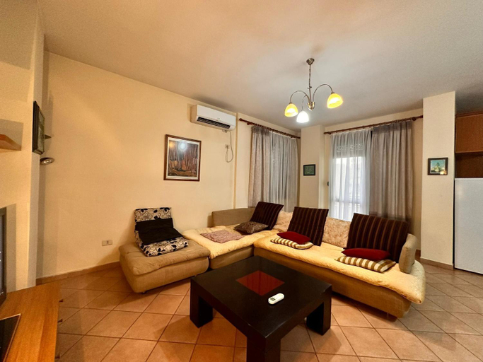 Others 4, Cozy Grand Apartment, Tiranës