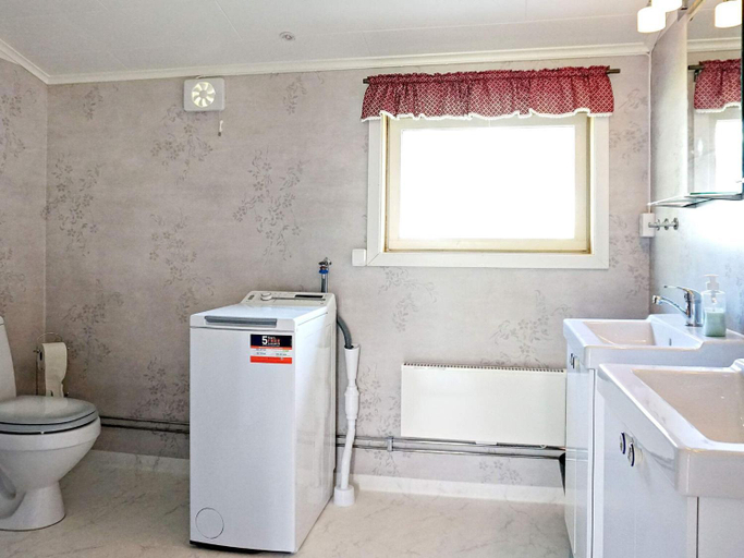 Bathroom 3, person holiday home in Fjallbacka, Tanum