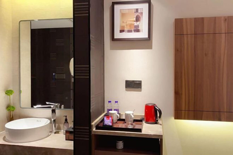Bathroom 4, Home‑Inn Selected Hotel (Hangzhou Binjiang Longfor Paradise Jianghan Road Metro Station), Hangzhou