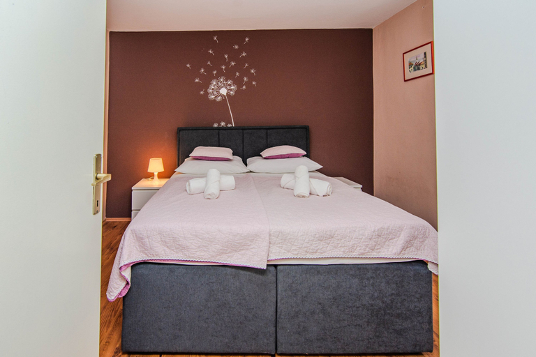 Room 3, Holiday Home Florendale With Pool, Jasenice