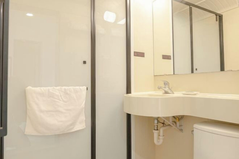 Bathroom 5, Jinjiang Inn, Qingdao
