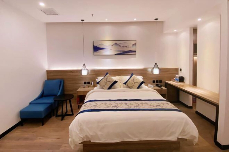 Bedroom 5, Flower Seasons Hotel, Bijie